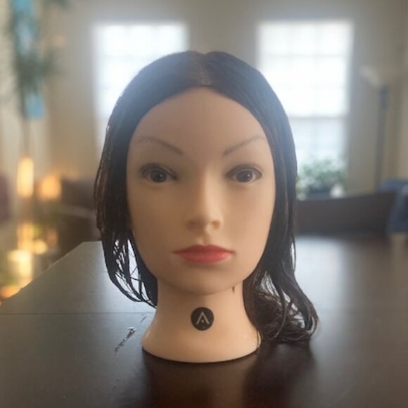 USED PREVIOUSLY. 100% Human Hair Aveda Mannequin: Medium Length - Picture 1 of 3
